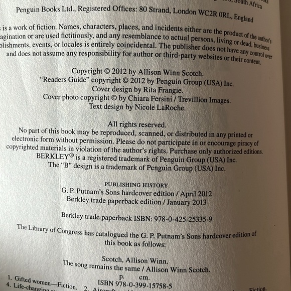 3 Used Novels, Fiction Books Bestseller Stories adult, proficient reading level - Picture 16 of 16